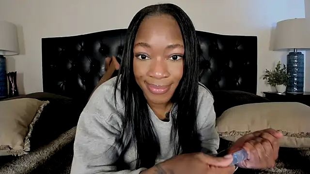 nicolesolace online show from February 4, 10:04 pm