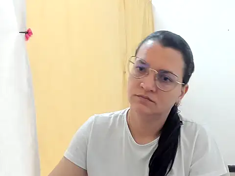 Snapshot of MARILYN_GARCIA chatting on October 24, 1:51 pm MARILYN GARCIA online show from October 24, 1:51 pm