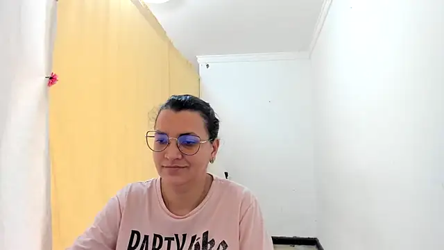 Snapshot of MARILYN_GARCIA chatting on October 25, 3:18 pm MARILYN GARCIA online show from October 25, 3:18 pm