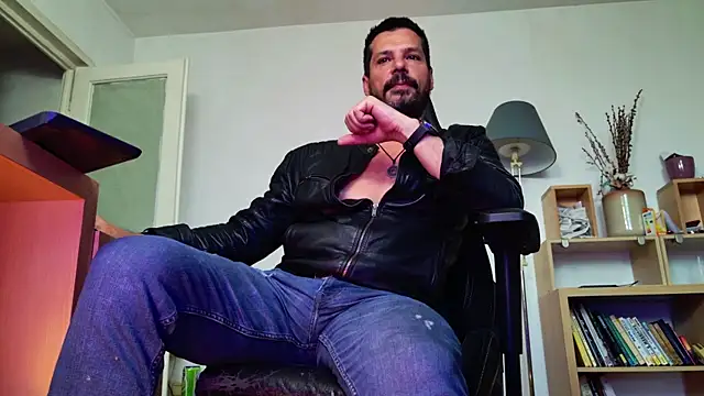 ChrisKox online show from June 2, 5:15 pm