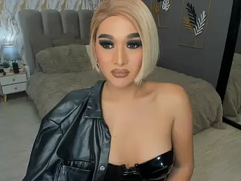 Snapshot of LegendaryNicole chatting on October 1, 8:20 am LegendaryNicole online show from October 1, 8:20 am