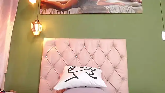 Snapshot of Tinna_Flirt chatting on February 13, 4:22 am Tinna Flirt online show from February 13, 4:22 am