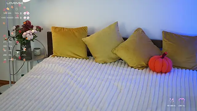 Snapshot of LitleSun chatting on October 24, 10:11 am LitleSun online show from October 24, 10:11 am