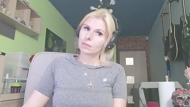 karmija online show from November 7, 9:15 pm