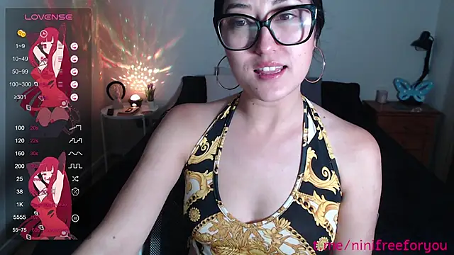 Snapshot of Ninimoon chatting on November 24, 2:44 am Ninimoon online show from November 24, 2:44 am