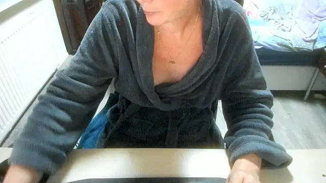 Snapshot of minoesje37 chatting on November 17, 8:25 pm minoesje37 online show from November 17, 8:25 pm