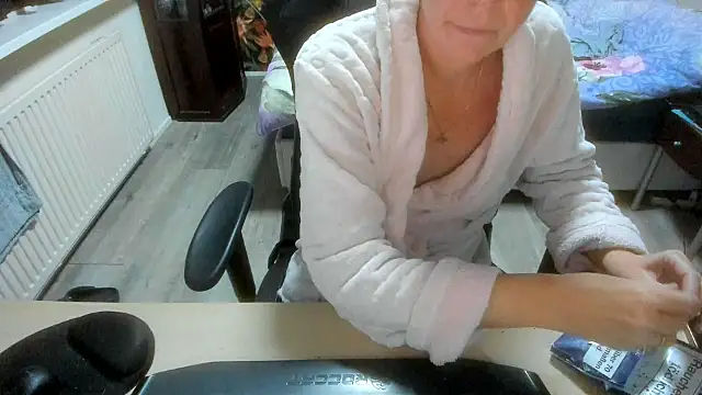 Snapshot of minoesje37 chatting on December 1, 8:47 pm minoesje37 online show from December 1, 8:47 pm