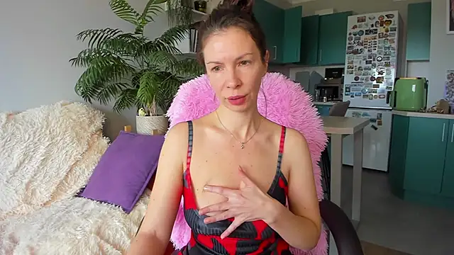 ChristinaGlory online show from April 28, 6:18 am