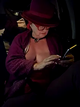 MucMilf59 online show from November 4, 8:52 pm