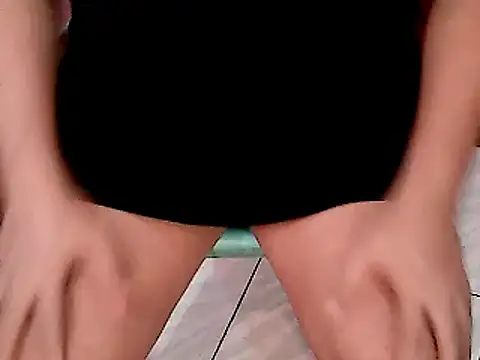 Snapshot of HottyLeciousCum chatting on March 15, 11:39 pm HottyLeciousCum online show from March 15, 11:39 pm