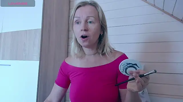 Snapshot of I_AM_MILF chatting on October 17, 8:06 am I AM MILF online show from October 17, 8:06 am