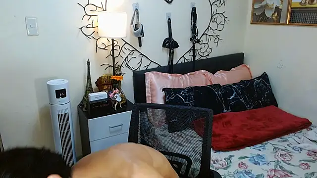 Snapshot of WildestTwink chatting on December 17, 12:27 am WildestTwink online show from December 17, 12:27 am