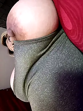 Snapshot of Honey_Lucy1 chatting on September 27, 10:37 pm Honey Lucy1 online show from September 27, 10:37 pm