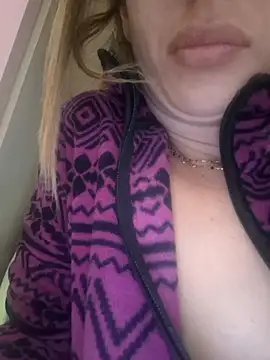 Snapshot of fammefatale1987 chatting on November 16, 1:17 pm fammefatale1987 online show from November 16, 1:17 pm