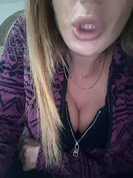 Snapshot of fammefatale1987 chatting on November 24, 5:12 pm fammefatale1987 online show from November 24, 5:12 pm