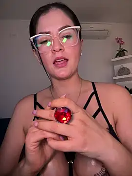 Snapshot of Carolina_Novoa chatting on February 2, 12:09 am Carolina Novoa online show from February 2, 12:09 am