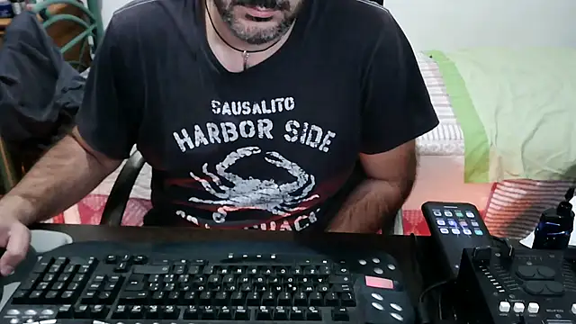 Snapshot of Italian_dark_desire chatting on November 19, 10:10 pm Italian dark desire online show from November 19, 10:10 pm