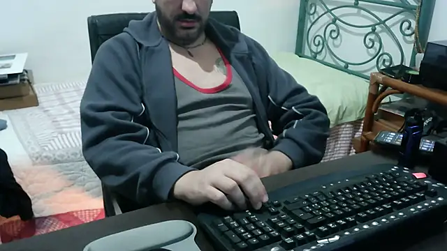 Snapshot of Italian_dark_desire chatting on November 28, 10:07 am Italian dark desire online show from November 28, 10:07 am