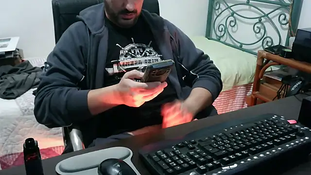 Snapshot of Italian_dark_desire chatting on November 29, 10:29 am Italian dark desire online show from November 29, 10:29 am