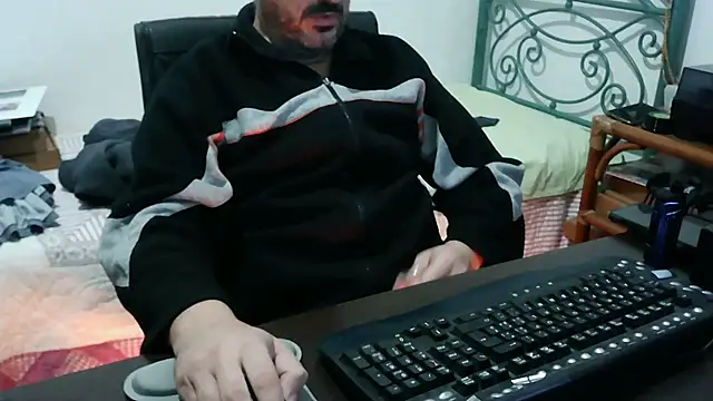 Snapshot of Italian_dark_desire chatting on December 3, 10:02 am Italian dark desire online show from December 3, 10:02 am