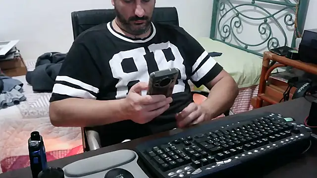 Snapshot of Italian_dark_desire chatting on December 3, 10:19 pm Italian dark desire online show from December 3, 10:19 pm