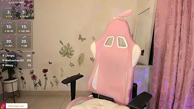 Snapshot of Fallengangel chatting on February 8, 11:12 am Fallengangel online show from February 8, 11:12 am