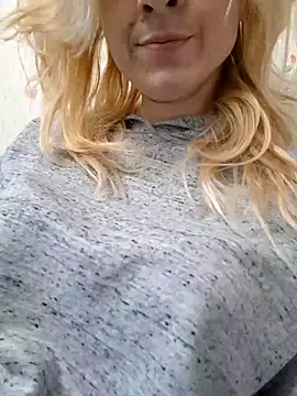 Snapshot of YogisticJuli666 chatting on March 11, 6:53 am YogisticJuli666 online show from March 11, 6:53 am