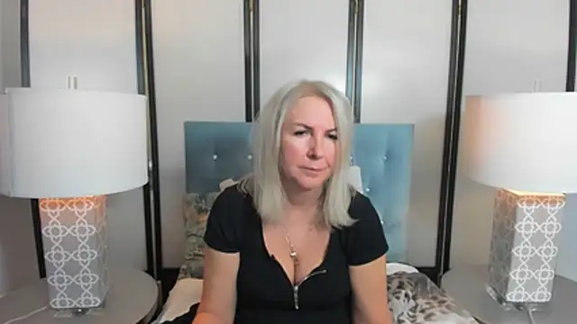 Snapshot of EricaTop chatting on November 23, 8:25 am EricaTop online show from November 23, 8:25 am