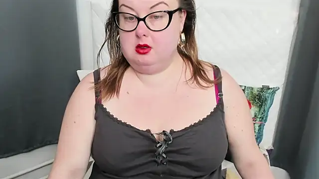 Snapshot of dirtyBonnie chatting on February 9, 10:53 am dirtyBonnie online show from February 9, 10:53 am