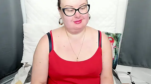 Snapshot of dirtyBonnie chatting on October 2, 7:04 am dirtyBonnie online show from October 2, 7:04 am