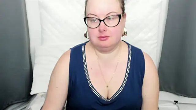 Snapshot of dirtyBonnie chatting on November 17, 8:53 am dirtyBonnie online show from November 17, 8:53 am