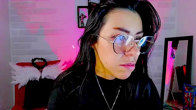 Snapshot of sky_girl1 chatting on November 10, 3:05 am sky girl1 online show from November 10, 3:05 am