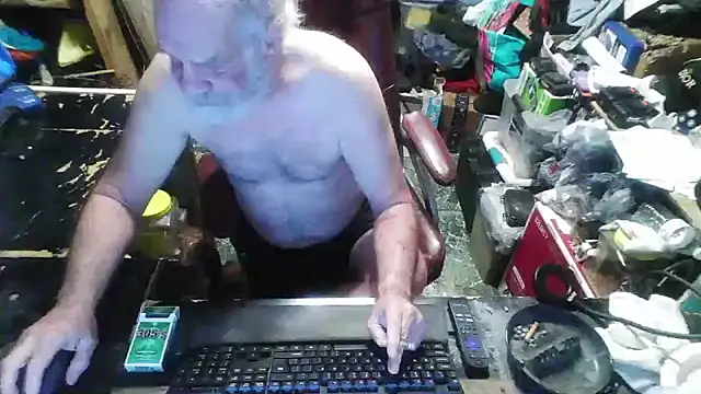 Snapshot of russtee chatting on October 25, 5:51 pm russtee online show from October 25, 5:51 pm