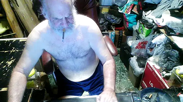 Snapshot of russtee chatting on November 13, 11:36 pm russtee online show from November 13, 11:36 pm