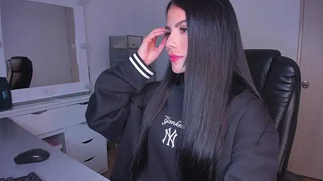 Snapshot of Lisegg_ chatting on March 18, 2:37 pm Lisegg online show from March 18, 2:37 pm
