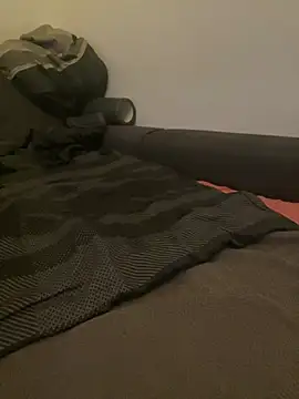 Snapshot of LionBoy1976 chatting on December 14, 9:29 am LionBoy1976 online show from December 14, 9:29 am