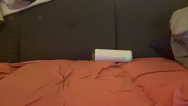 Snapshot of LionBoy1976 chatting on March 20, 5:57 am LionBoy1976 online show from March 20, 5:57 am