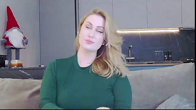 Snapshot of Sinful_Eyes chatting on December 28, 1:38 pm Sinful Eyes online show from December 28, 1:38 pm