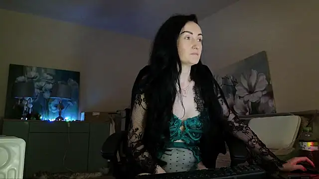 Snapshot of lara_heaven chatting on November 10, 7:29 am lara heaven online show from November 10, 7:29 am