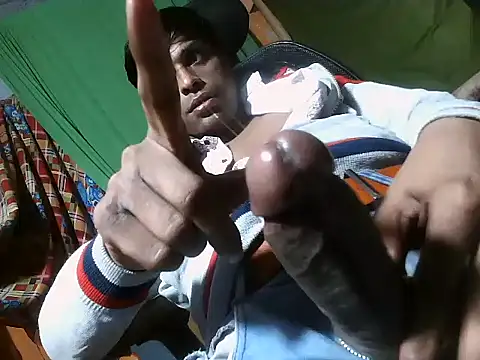 Snapshot of desiboy1101 chatting on February 2, 1:52 pm desiboy1101 online show from February 2, 1:52 pm