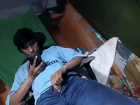 Snapshot of desiboy1101 chatting on October 31, 2:07 pm desiboy1101 online show from October 31, 2:07 pm