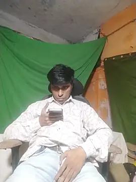 Snapshot of desiboy1101 chatting on December 3, 3:36 am desiboy1101 online show from December 3, 3:36 am