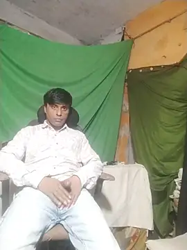 Snapshot of desiboy1101 chatting on December 14, 12:54 pm desiboy1101 online show from December 14, 12:54 pm