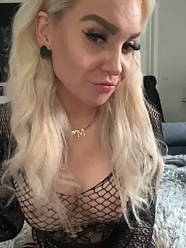 Snapshot of MIA-XXX chatting on October 7, 12:46 pm MIA-XXX online show from October 7, 12:46 pm