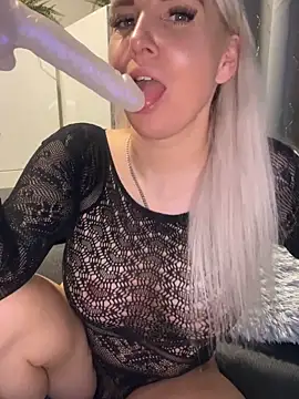 Snapshot of MIA-XXX chatting on November 12, 5:35 pm MIA-XXX online show from November 12, 5:35 pm