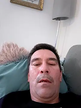 Snapshot of dick81 chatting on April 25, 10:29 pm dick81 online show from April 25, 10:29 pm