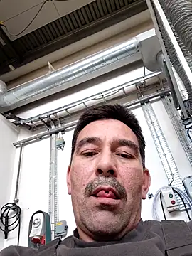 Snapshot of dick81 chatting on May 15, 1:51 pm dick81 online show from May 15, 1:51 pm