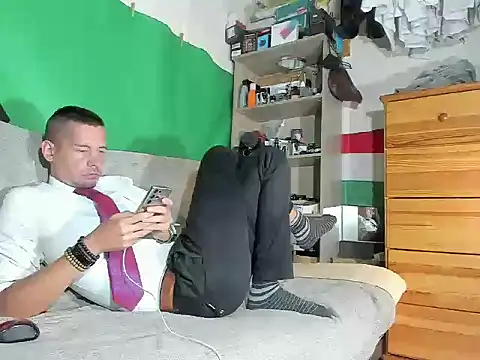 viraglaci18xh online show from October 5, 4:05 pm