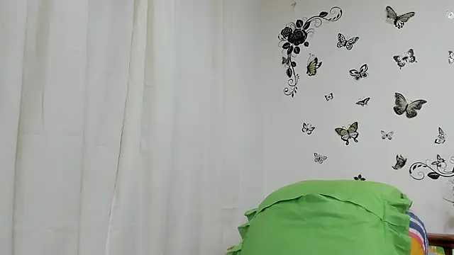 jennifersmit1 online show from December 2, 8:33 pm
