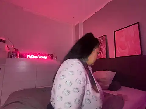  MelinaCurves  online show from February 4, 9:52 pm